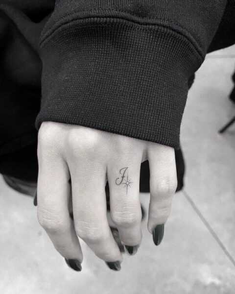 ring finger tattoo_CreativCurator